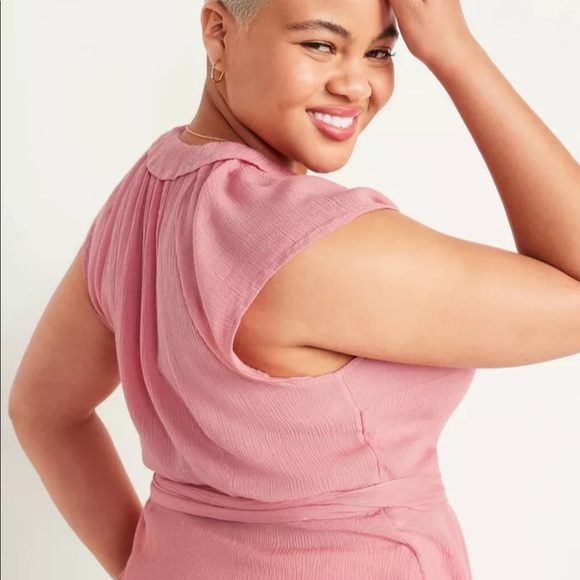 Old Navy Ruffled Tie-Belt Crinkle-Textured WrapTop - Picture 3 of 5